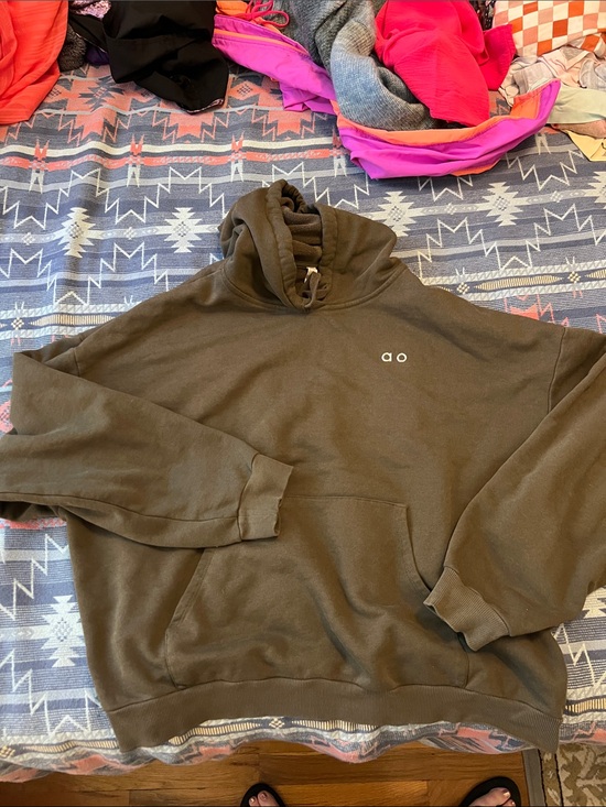 ALO Yoga Sweaters - ALO Olive Pullover hoodie. Size XL